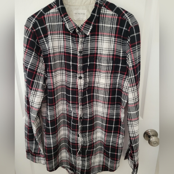 On the Byas men's casual button up - large - Picture 1 of 3